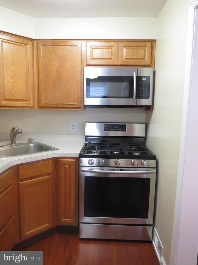 18 Clarendon Dr, Darby, PA 19023 - photo 7