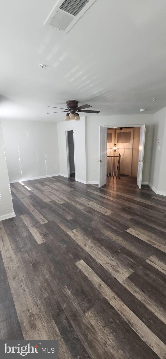 107 Swallow Pointe Ct, Frederick, MD 21702 - photo 4