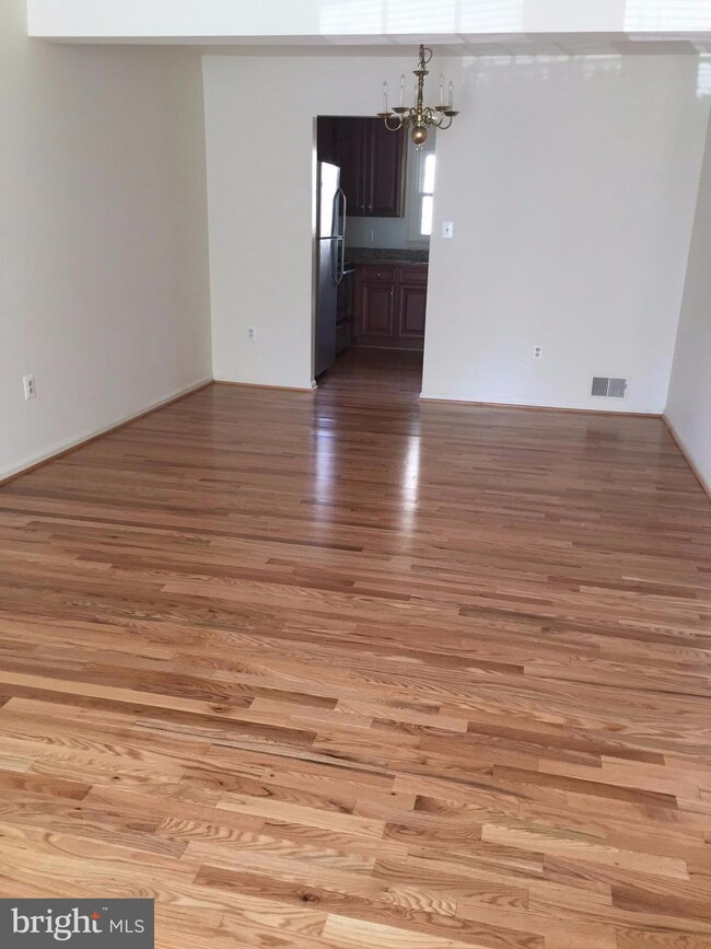 9955 Longford Ct, Vienna, VA 22181 - photo 4