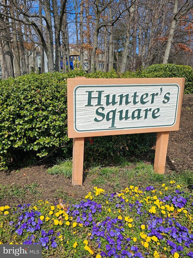 2312 Hunters Square Ct, Reston, VA 20191 - photo 3