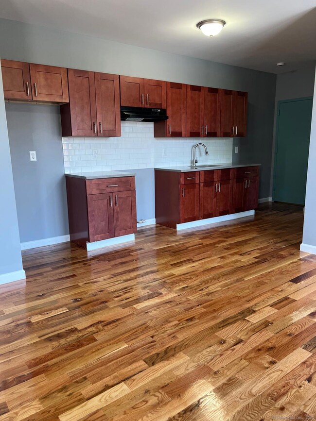 79 Barbour St unit S3, Hartford, CT 06120 - photo 3