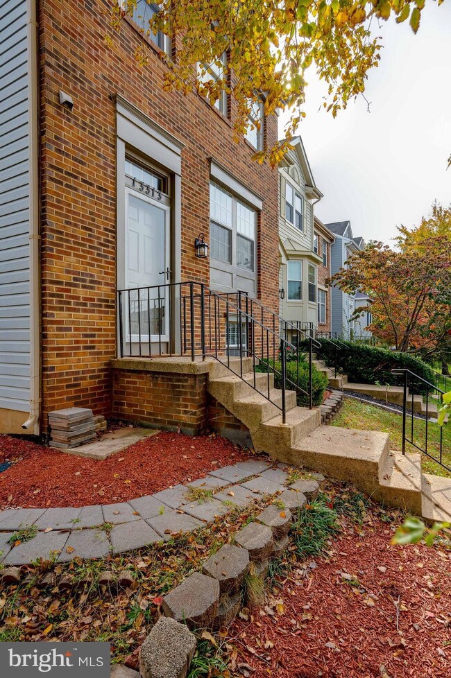 13313 Burkitts Rd, Fairfax, VA 22033 - photo 3