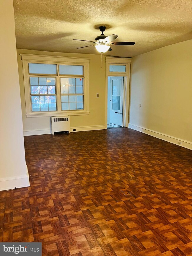 1214 E 9th St, Crum Lynne, PA 19022 - photo 3