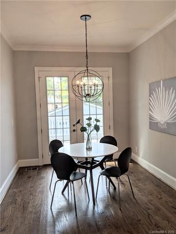 BREAKFEAST ROOM WITH ENTERANCE TO ENTERTAINMENT DE