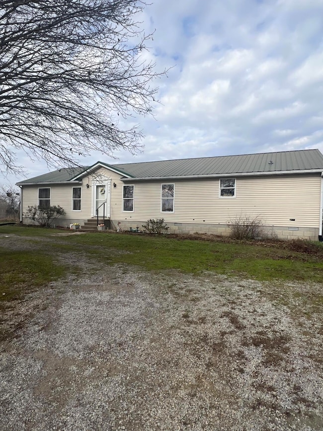 704 Cardwell Rd, Harrodsburg, KY 40330 - photo 4