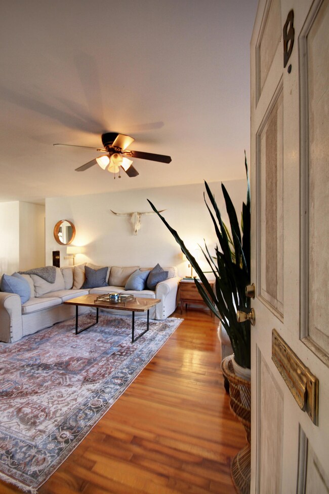 204 San Souci 6B_Entry