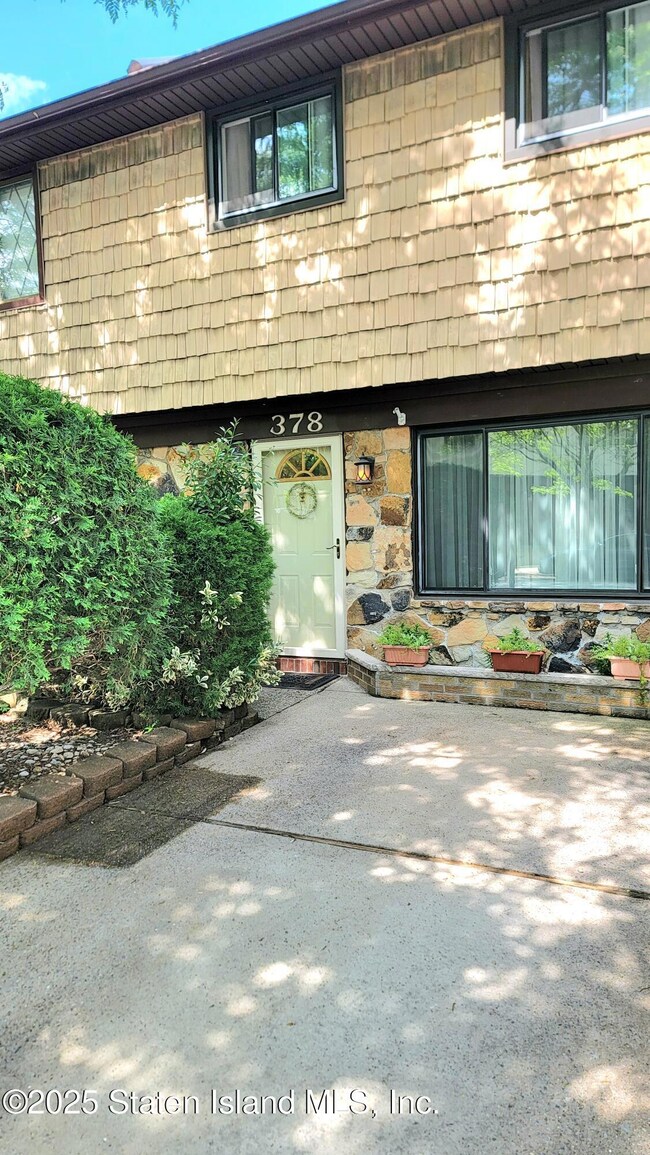 378 Rolling Hill Green unit 235, Staten Island, NY 10312 - photo 3