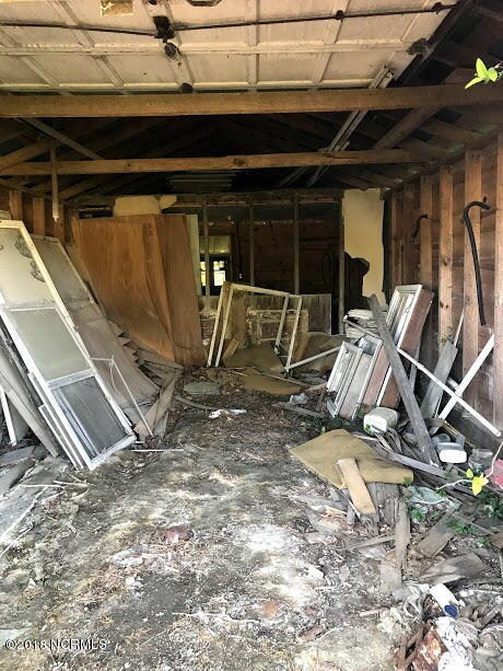 203 N. Second Street inside garage
