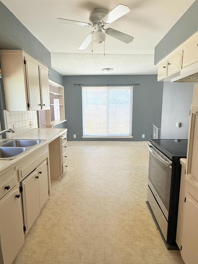 698 W Donner Ave, Clovis, CA 93612 - photo 3