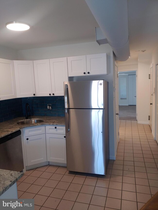 117 Green Ln unit C, Philadelphia, PA 19127 - photo 2