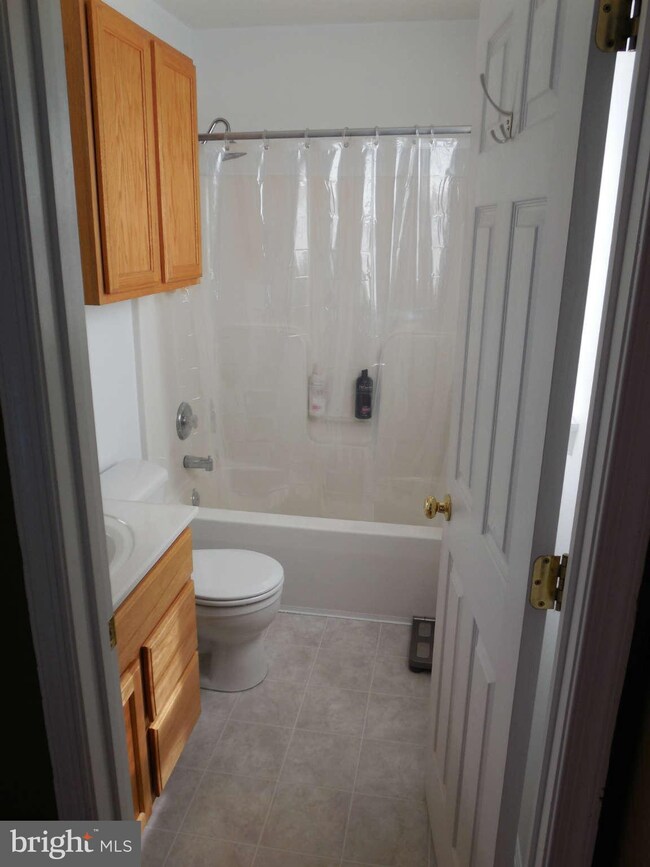 1446 Mallard Dr E, Chambersburg, PA 17202 - photo 6