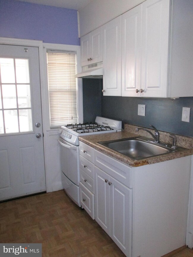 3916 Colchester Rd, Baltimore, MD 21229 - photo 7