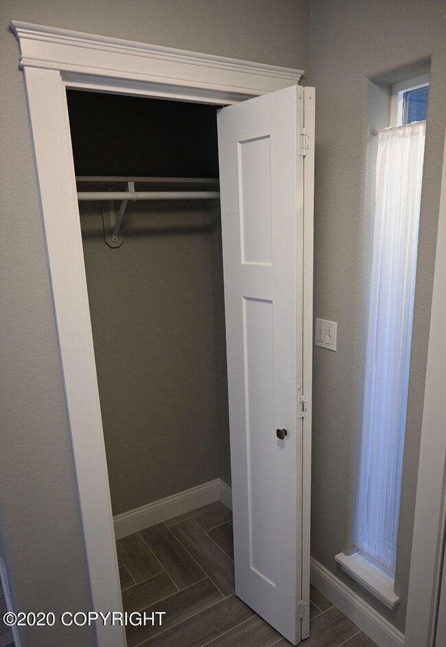 a7-front-door-entry-closet