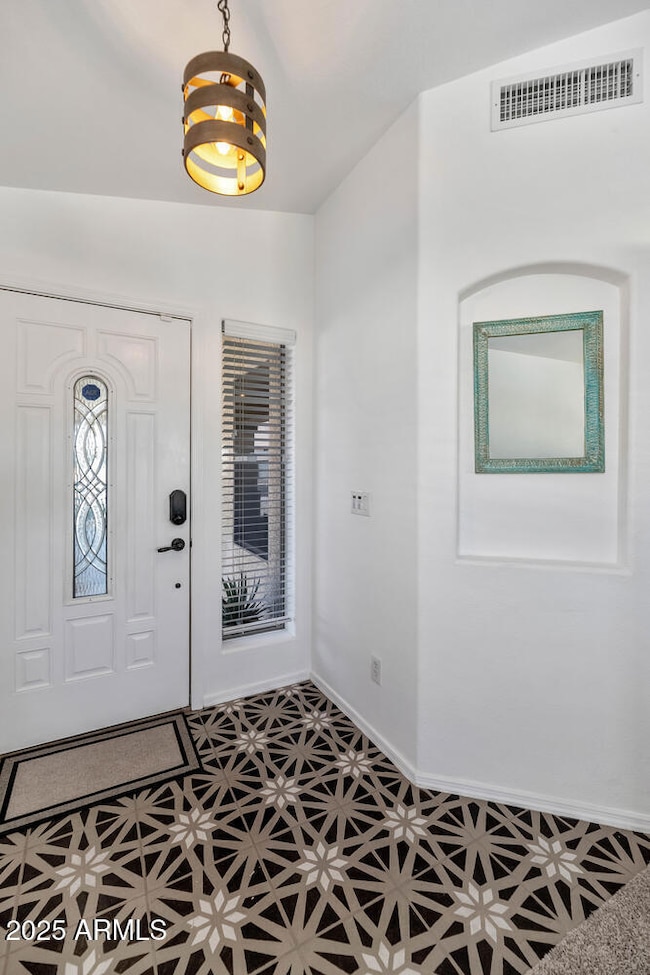 2852 S 96th St-large-006-016-2852 S 96th