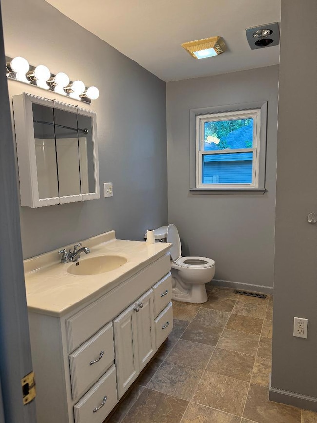 262 W Myrtle St, Herscher, IL 60941 - photo 4