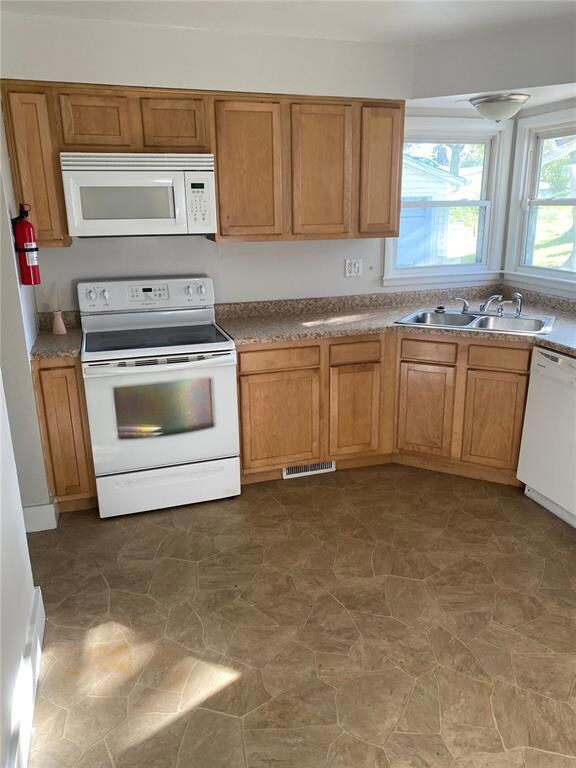 3313 H Ave NW, Cedar Rapids, IA 52405 - photo 5