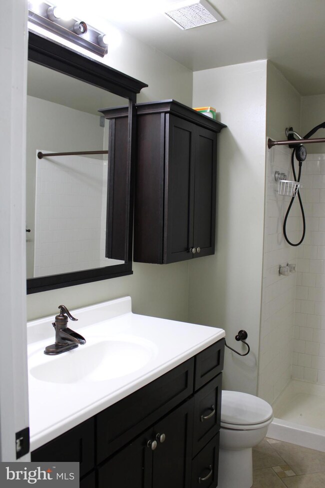 7082 Winter Rose Path, Columbia, MD 21045 - photo 6