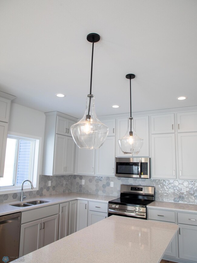 4801 Decorah Way S, Fargo, ND 58104 - photo 5