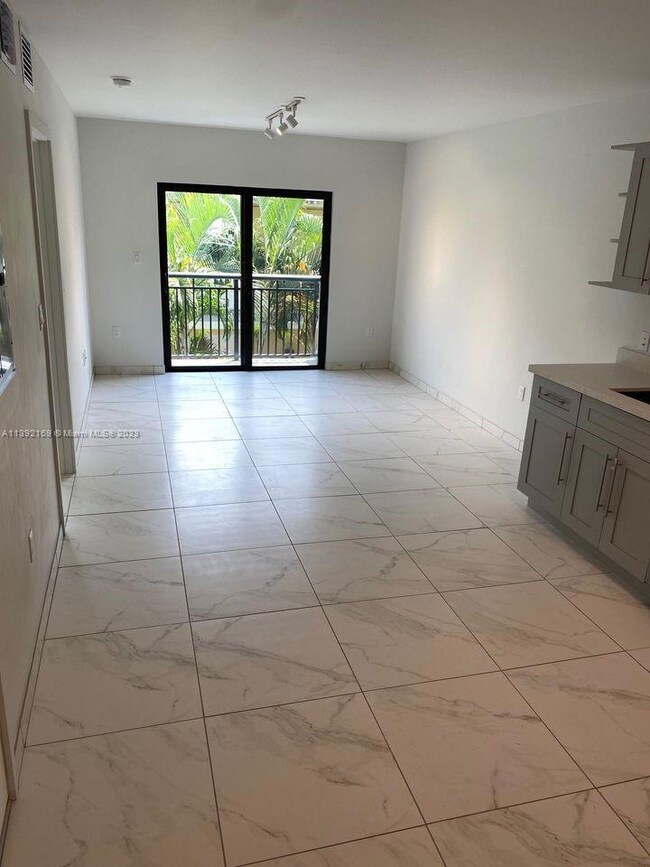 836 SW 2nd St unit 204, Miami, FL 33130 - photo 2