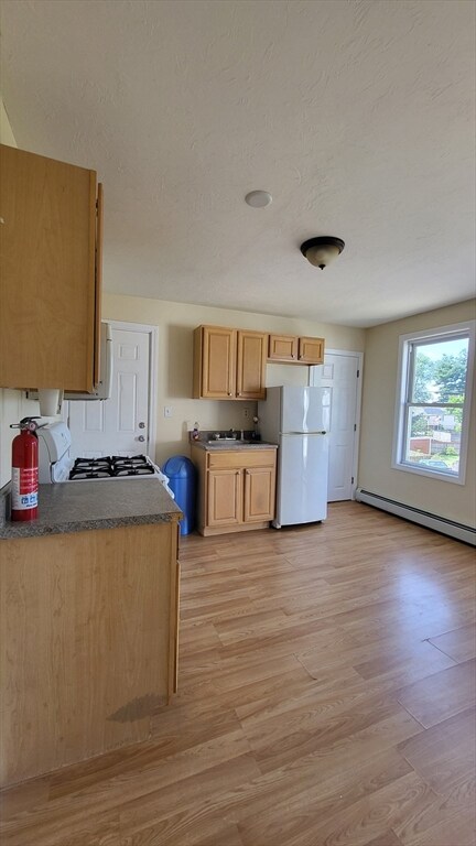 942 Lakeview Ave unit 2nd Rear, Lowell, MA 01850 - photo 5