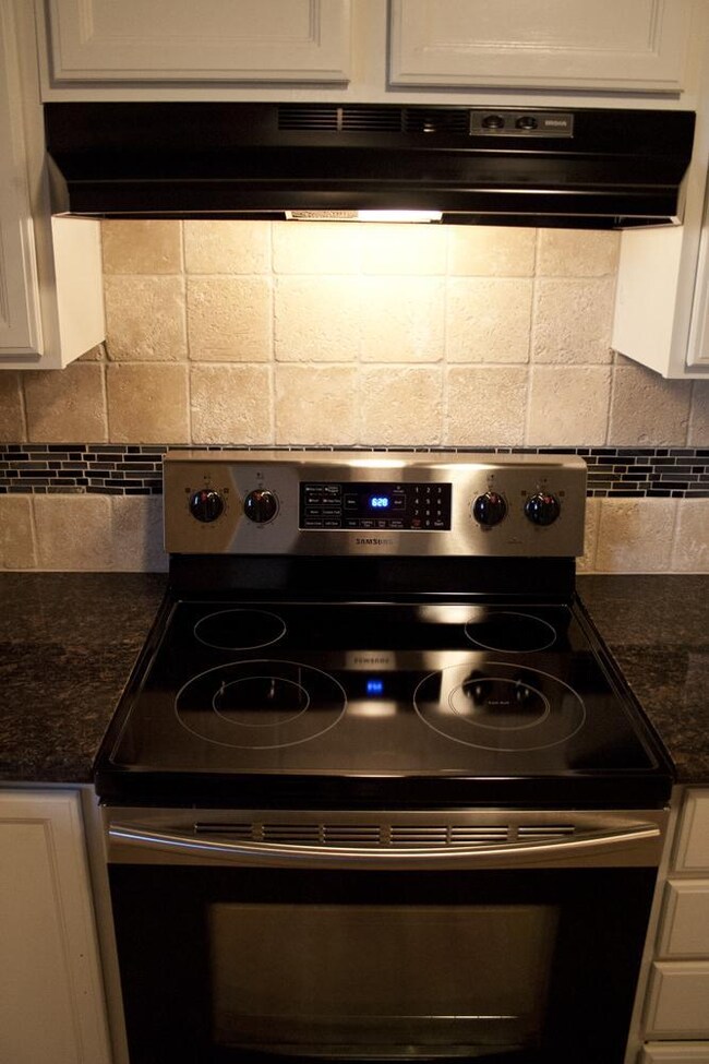 5907 E Pontiac Way, Fresno, CA 93727 - photo 4