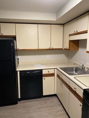 1 Hotel Place unit 8, Pepperell, MA 01463 - photo 2