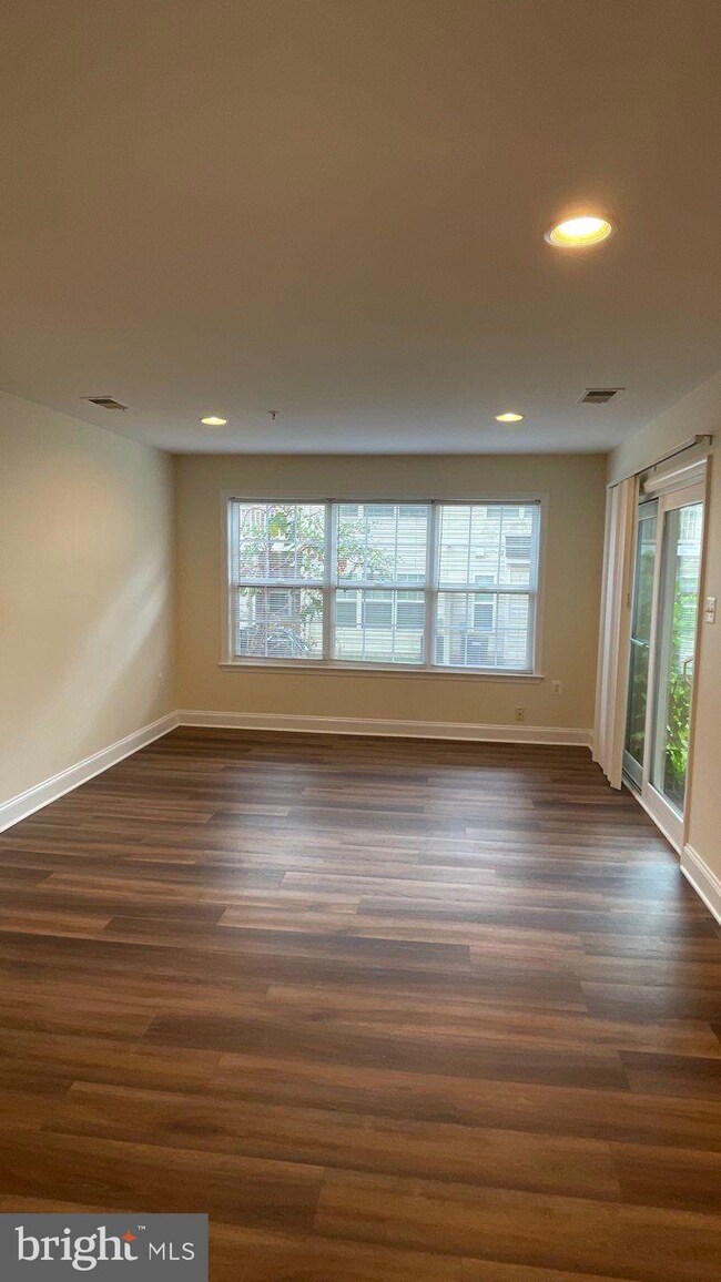 9115 Marlove Oaks Ln, Owings Mills, MD 21117 - photo 4