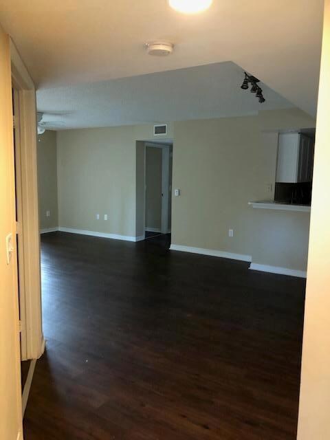 4197 N Haverhill Rd unit 214, West Palm Beach, FL 33417 - photo 2