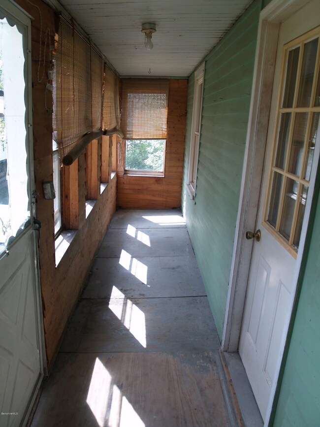 17 Tyler St, North Adams, MA 01247 - photo 4