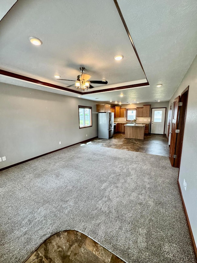 917 W 16th Ave, Mitchell, SD 57301 - photo 2