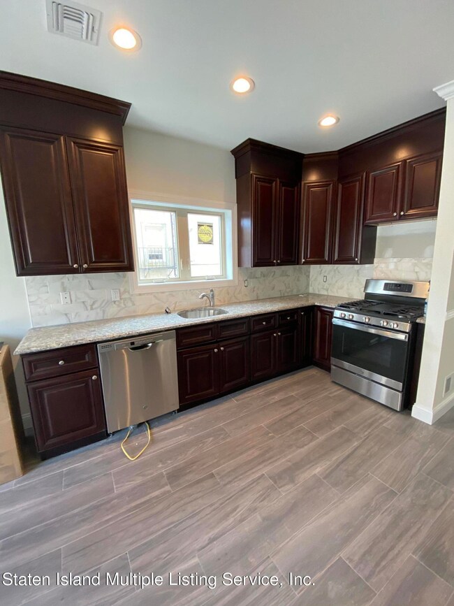 53 Parkinson Ave, Staten Island, NY 10305 - photo 5