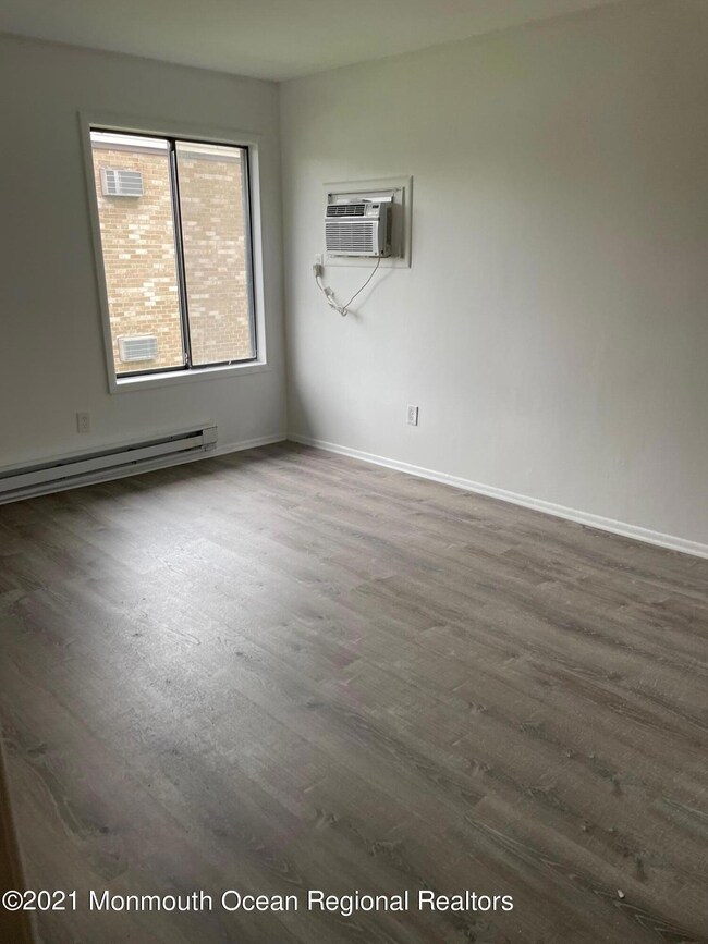 82 Amberly Dr, Manalapan, NJ 07726 - photo 6