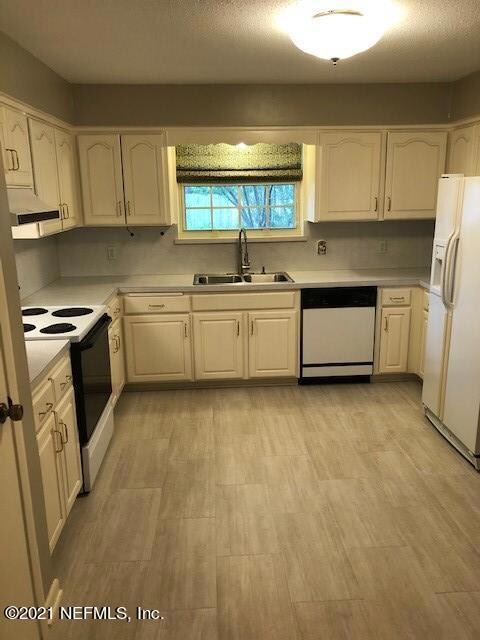 4364 Charleston Ln, Jacksonville, FL 32210 - photo 4