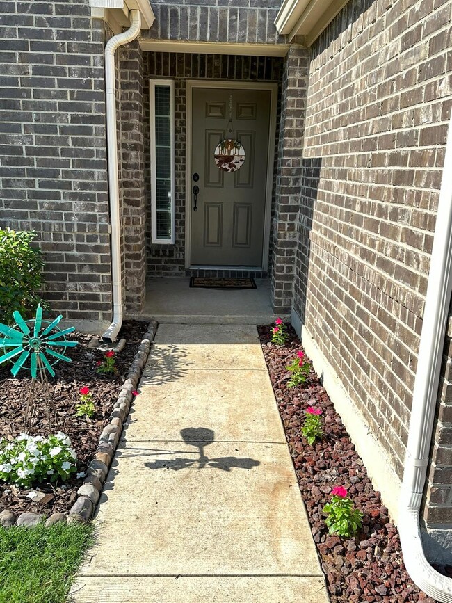 Nicely Landscaped Entry ! Well Kept ONE-Owner Home