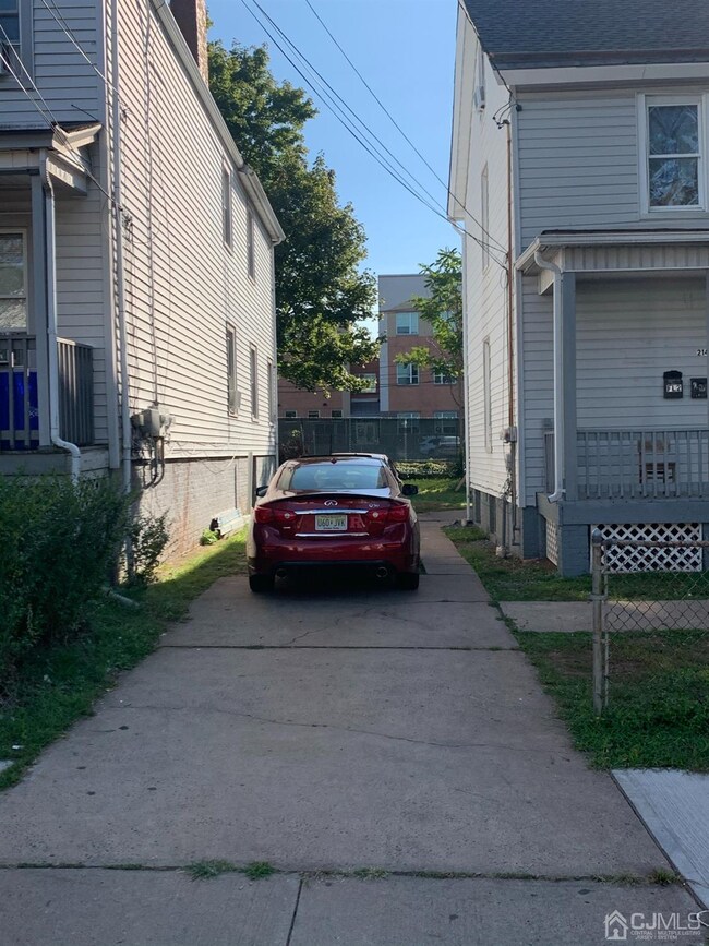 214 Hale St, New Brunswick, NJ 08901 - photo 6