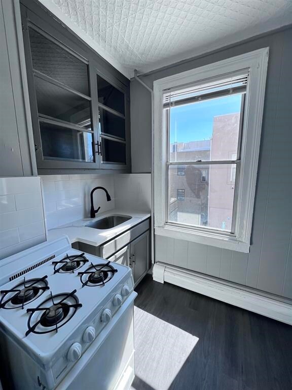 200 Bergenline Ave unit 2, Union City, NJ 07087 - photo 3