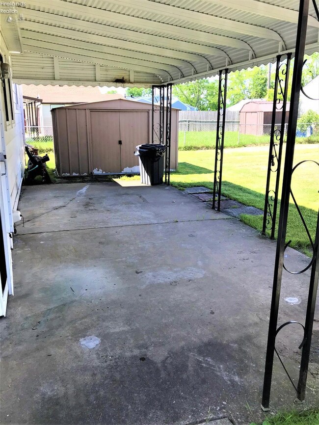 4306 Tacoma Ave, Lorain, OH 44055 - photo 5