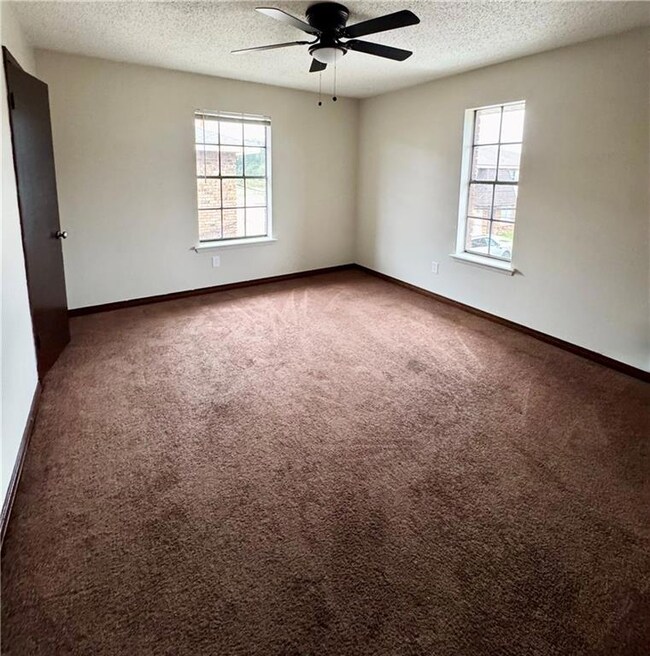 908 Jeffrey Ct, Laplace, LA 70068 - photo 5