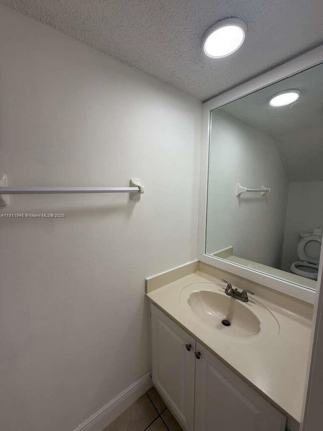 7785 W 30th Ct unit F202, Hialeah, FL 33018 - photo 5