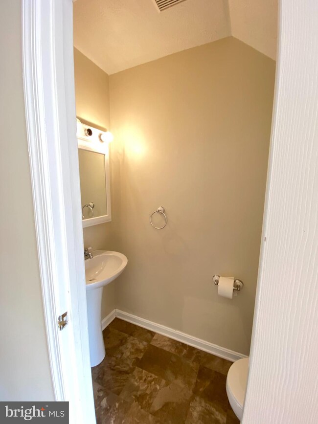 111 Nottoway Dr, Stephens City, VA 22655 - photo 3