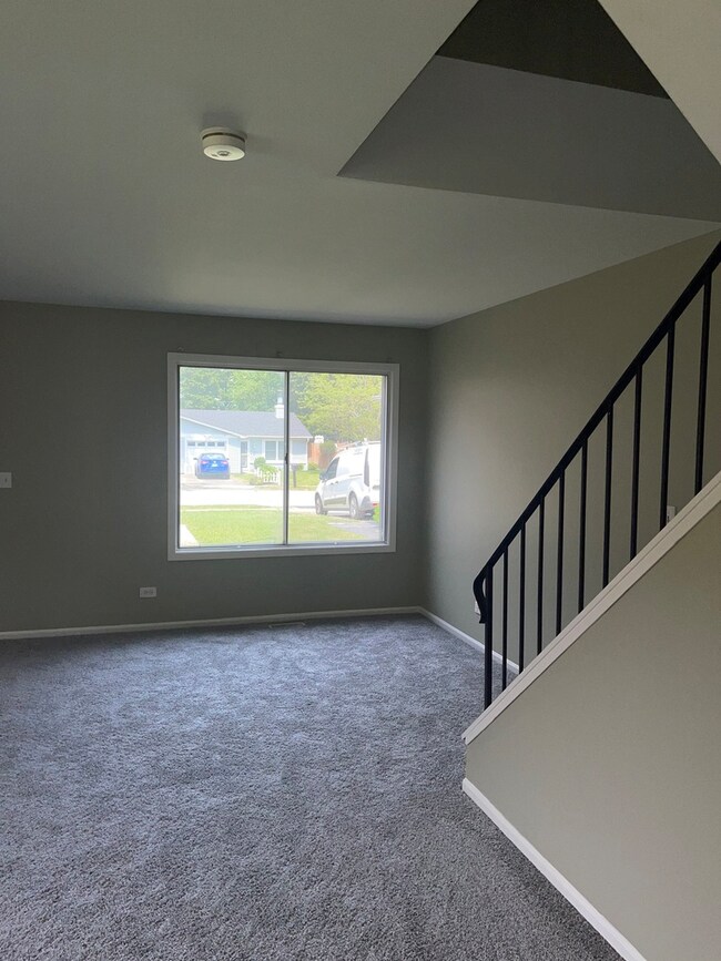 1227 Andover Cir unit 18C, Aurora, IL 60504 - photo 2