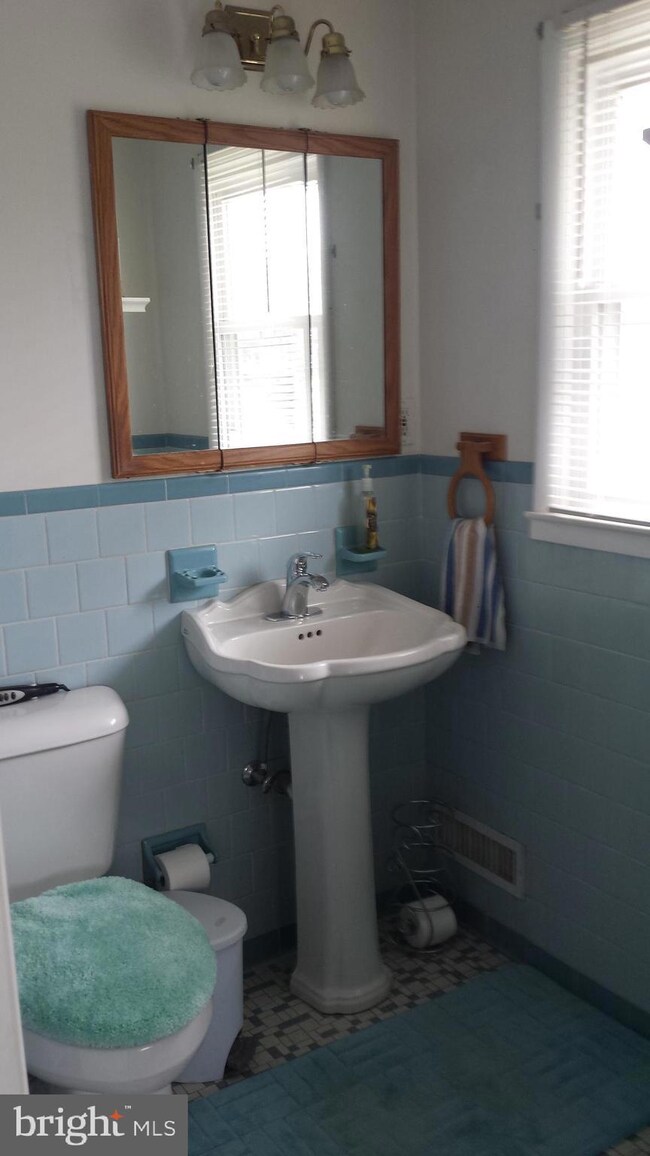 1811 Wildwood Ave, Parkville, MD 21234 - photo 5