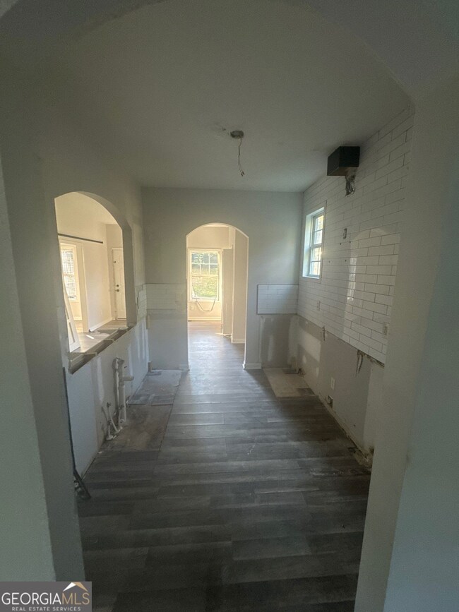 2548 Bellview Ave NW, Atlanta, GA 30318 - photo 5