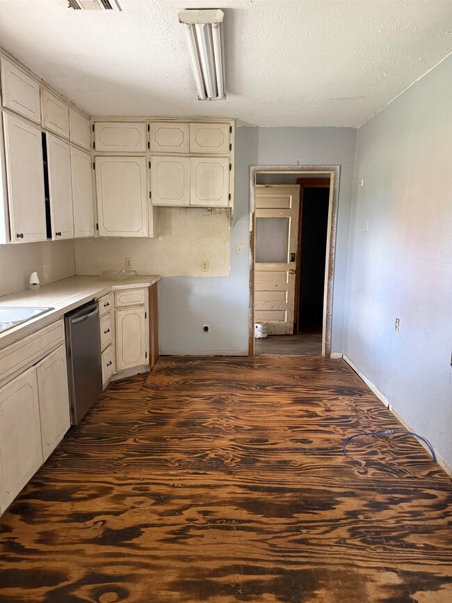 415 W Broadway St, Okeene, OK 73763 - photo 7