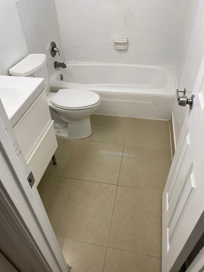 512 SW 7th St unit B, Hallandale Beach, FL 33009 - photo 6