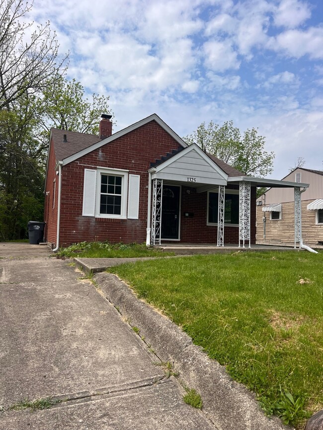 1325 W 13th St, Anderson, IN 46016 - photo 2