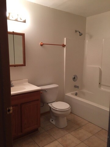 2909 Willow Ln unit 8, Zion, IL 60099 - photo 2