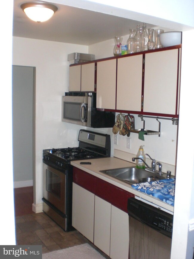 15 Canterbury Square unit 302, Alexandria, VA 22304 - photo 5