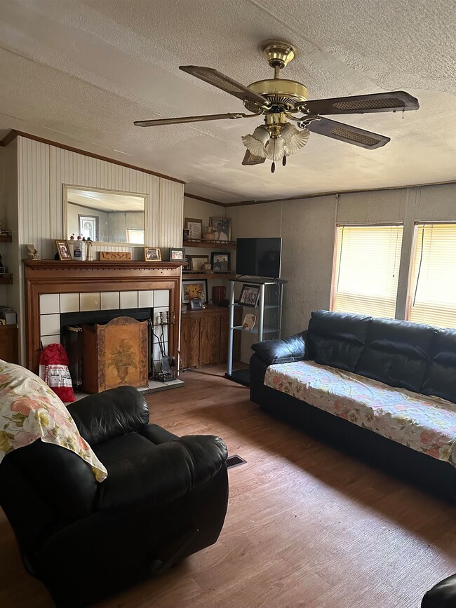 153 Russell Dr, Crawfordville, FL 32327 - photo 4