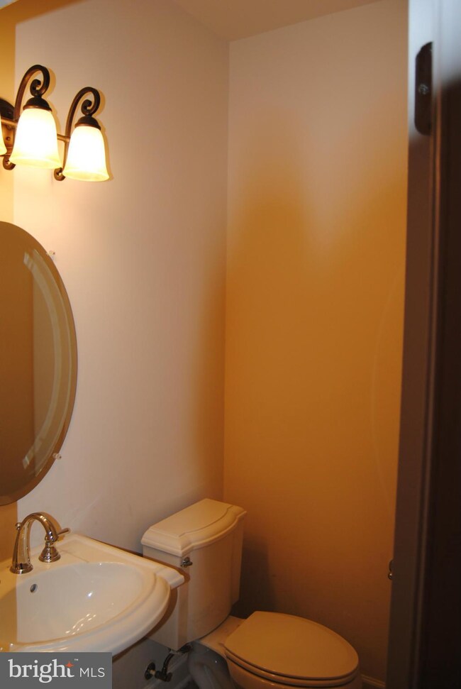 14769 Potomac Branch Dr unit 20, Woodbridge, VA 22191 - photo 6